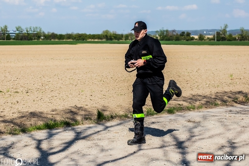 Zdjęcie w galerii na portalu naszraciborz.pl: Procesja w Sudole. Groźny upadek na początek wyścigów [FOTO] wiadomości z regionu