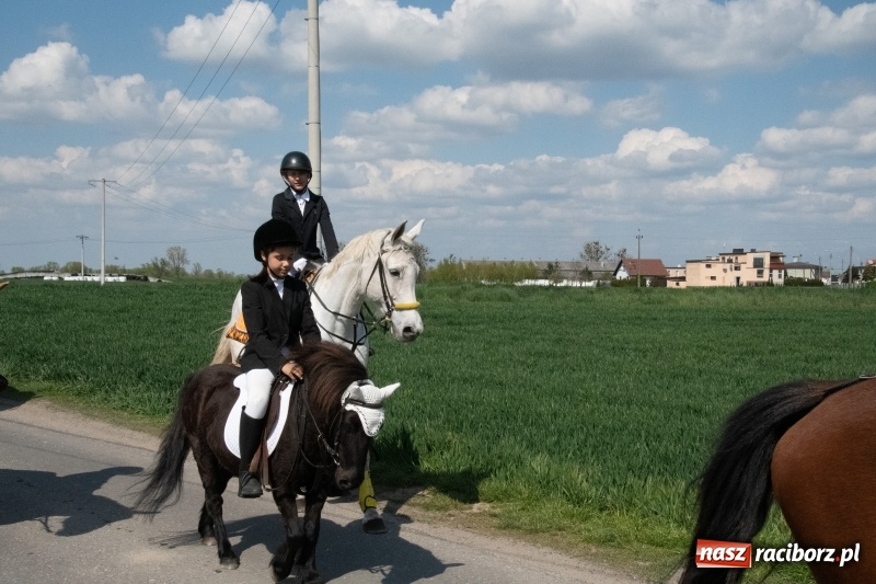 Zdjęcie w galerii na portalu naszraciborz.pl: Konna procesja wielkanocna w Zawadzie Książęcej [FOTO] wiadomości z regionu