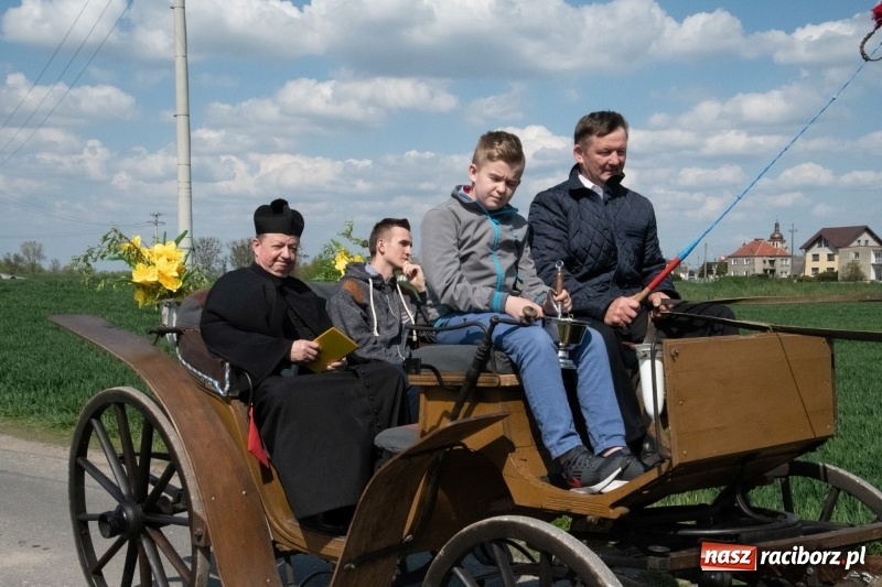 Zdjęcie w galerii na portalu naszraciborz.pl: Konna procesja wielkanocna w Zawadzie Książęcej [FOTO] wiadomości z regionu