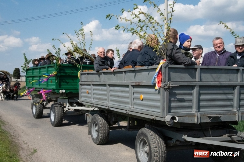 Zdjęcie w galerii na portalu naszraciborz.pl: Konna procesja wielkanocna w Zawadzie Książęcej [FOTO] wiadomości z regionu