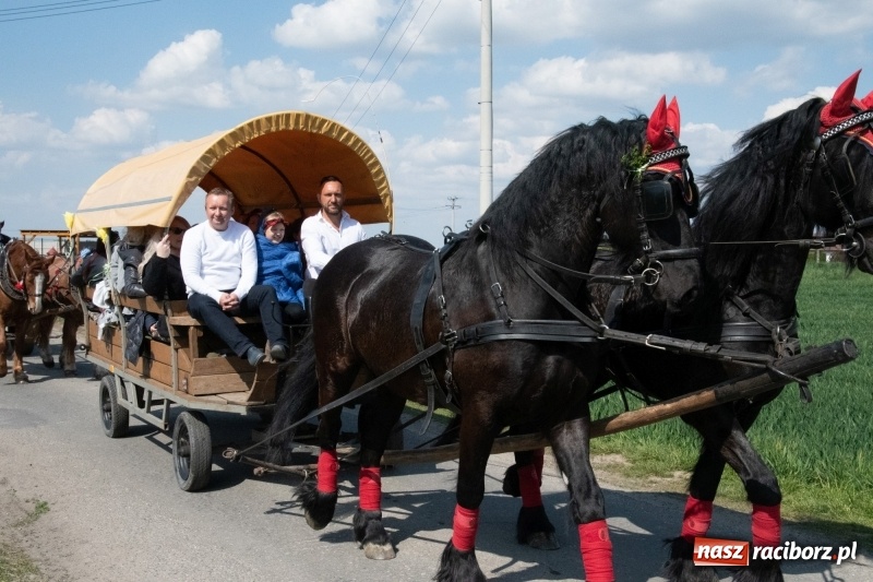 Zdjęcie w galerii na portalu naszraciborz.pl: Konna procesja wielkanocna w Zawadzie Książęcej [FOTO] wiadomości z regionu