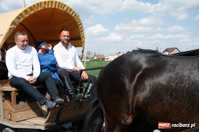 Zdjęcie w galerii na portalu naszraciborz.pl: Konna procesja wielkanocna w Zawadzie Książęcej [FOTO] wiadomości z regionu