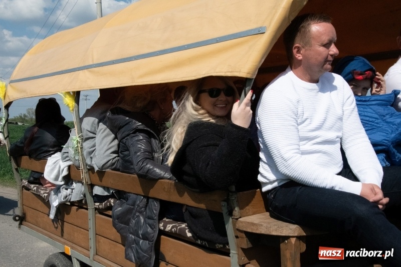 Zdjęcie w galerii na portalu naszraciborz.pl: Konna procesja wielkanocna w Zawadzie Książęcej [FOTO] wiadomości z regionu