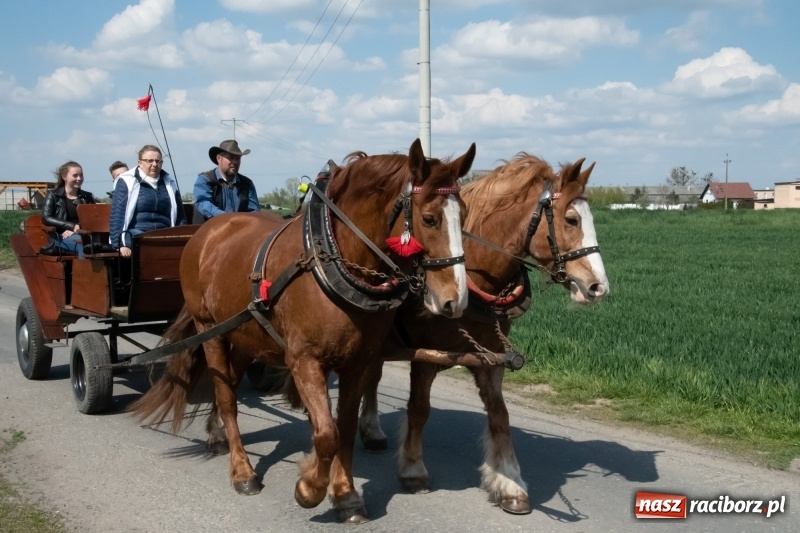 Zdjęcie w galerii na portalu naszraciborz.pl: Konna procesja wielkanocna w Zawadzie Książęcej [FOTO] wiadomości z regionu