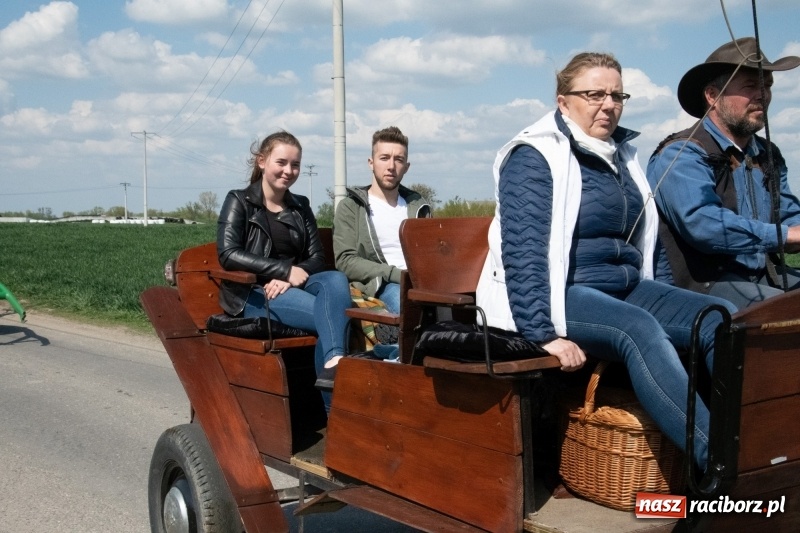 Zdjęcie w galerii na portalu naszraciborz.pl: Konna procesja wielkanocna w Zawadzie Książęcej [FOTO] wiadomości z regionu