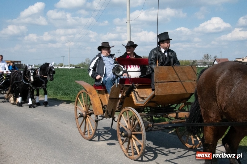 Zdjęcie w galerii na portalu naszraciborz.pl: Konna procesja wielkanocna w Zawadzie Książęcej [FOTO] wiadomości z regionu
