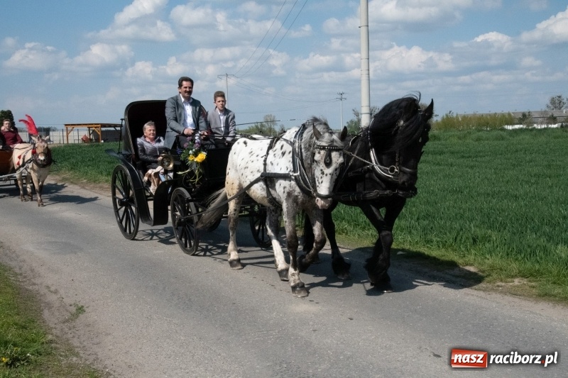 Zdjęcie w galerii na portalu naszraciborz.pl: Konna procesja wielkanocna w Zawadzie Książęcej [FOTO] wiadomości z regionu