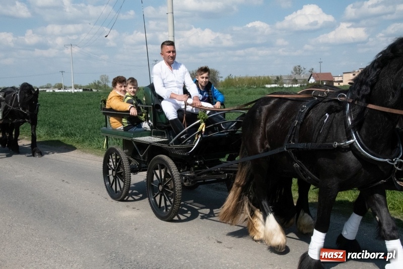 Zdjęcie w galerii na portalu naszraciborz.pl: Konna procesja wielkanocna w Zawadzie Książęcej [FOTO] wiadomości z regionu