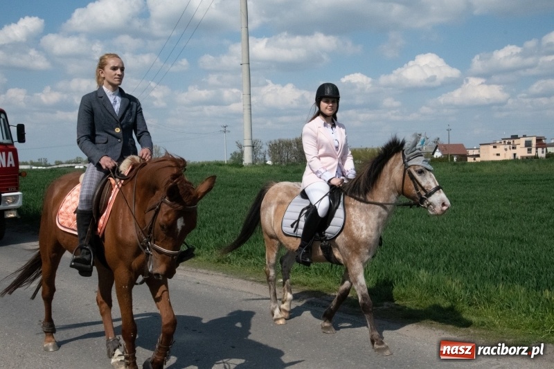 Zdjęcie w galerii na portalu naszraciborz.pl: Konna procesja wielkanocna w Zawadzie Książęcej [FOTO] wiadomości z regionu