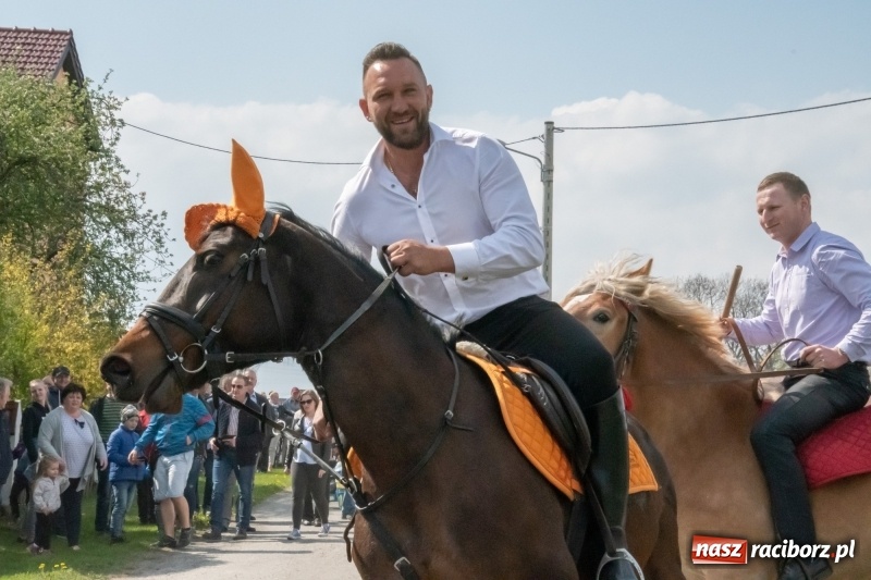 Zdjęcie w galerii na portalu naszraciborz.pl: Konna procesja wielkanocna w Zawadzie Książęcej [FOTO] wiadomości z regionu