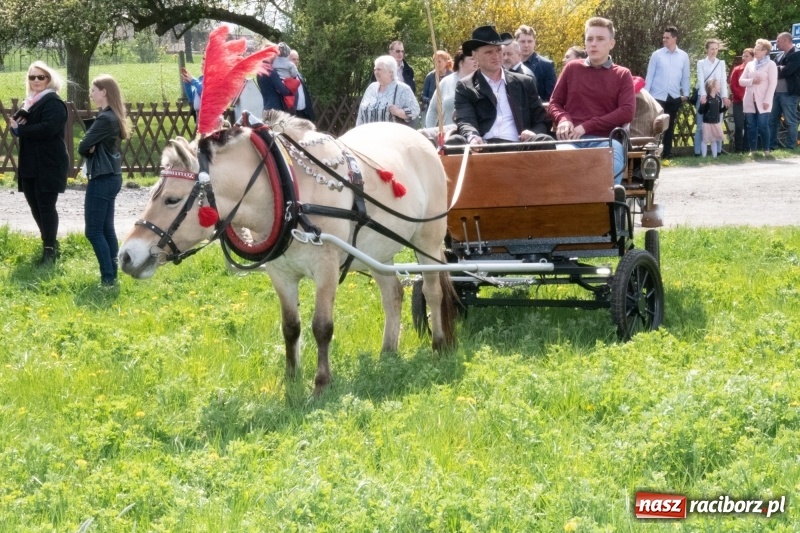 Zdjęcie w galerii na portalu naszraciborz.pl: Konna procesja wielkanocna w Zawadzie Książęcej [FOTO] wiadomości z regionu