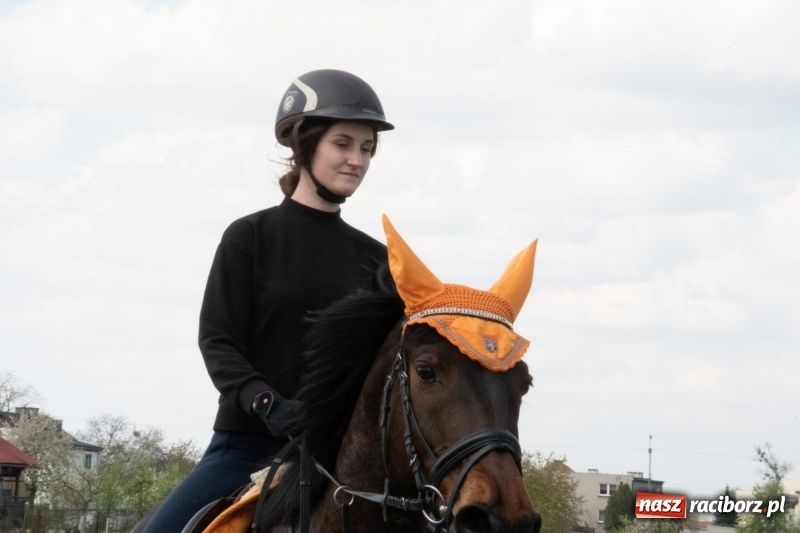 Zdjęcie w galerii na portalu naszraciborz.pl: Konna procesja wielkanocna w Zawadzie Książęcej [FOTO] wiadomości z regionu