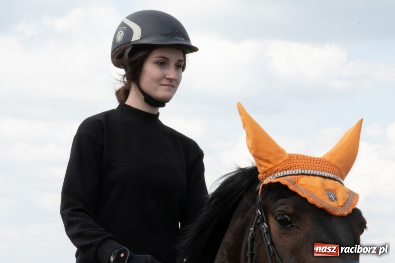 Zdjęcie w galerii na portalu naszraciborz.pl: Konna procesja wielkanocna w Zawadzie Książęcej [FOTO] wiadomości z regionu