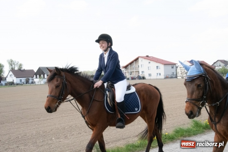 Zdjęcie w galerii na portalu naszraciborz.pl: Konna procesja wielkanocna w Zawadzie Książęcej [FOTO] wiadomości z regionu