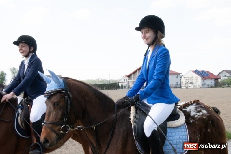 Zdjęcie w galerii na portalu naszraciborz.pl: Konna procesja wielkanocna w Zawadzie Książęcej [FOTO] wiadomości z regionu