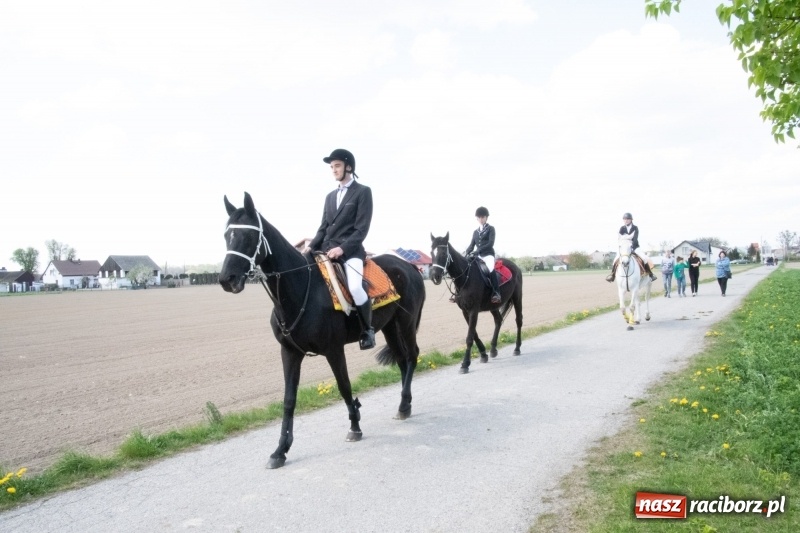 Zdjęcie w galerii na portalu naszraciborz.pl: Konna procesja wielkanocna w Zawadzie Książęcej [FOTO] wiadomości z regionu