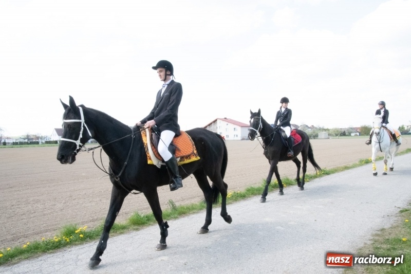 Zdjęcie w galerii na portalu naszraciborz.pl: Konna procesja wielkanocna w Zawadzie Książęcej [FOTO] wiadomości z regionu