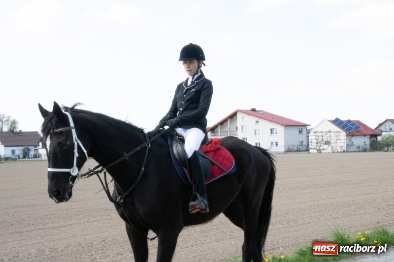 Zdjęcie w galerii na portalu naszraciborz.pl: Konna procesja wielkanocna w Zawadzie Książęcej [FOTO] wiadomości z regionu