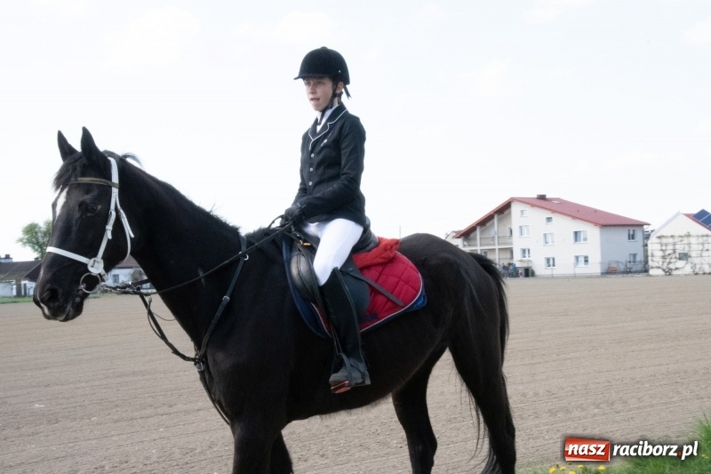 Zdjęcie w galerii na portalu naszraciborz.pl: Konna procesja wielkanocna w Zawadzie Książęcej [FOTO] wiadomości z regionu