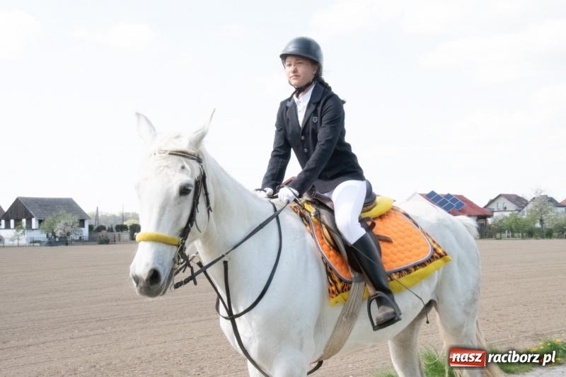 Zdjęcie w galerii na portalu naszraciborz.pl: Konna procesja wielkanocna w Zawadzie Książęcej [FOTO] wiadomości z regionu