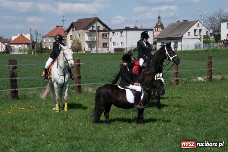 Zdjęcie w galerii na portalu naszraciborz.pl: Konna procesja wielkanocna w Zawadzie Książęcej [FOTO] wiadomości z regionu