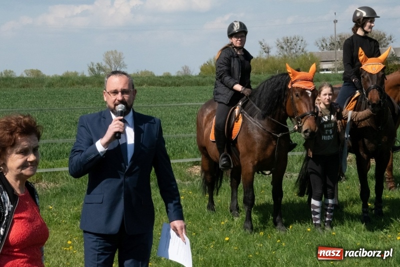 Zdjęcie w galerii na portalu naszraciborz.pl: Konna procesja wielkanocna w Zawadzie Książęcej [FOTO] wiadomości z regionu
