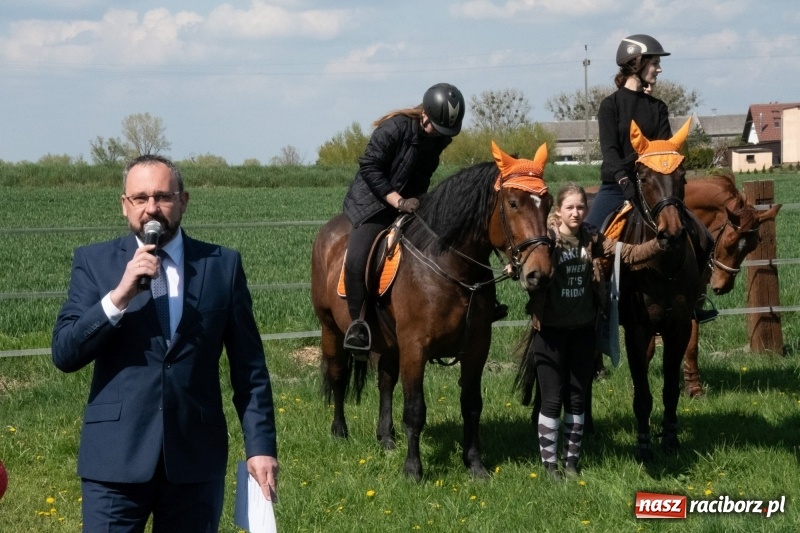 Zdjęcie w galerii na portalu naszraciborz.pl: Konna procesja wielkanocna w Zawadzie Książęcej [FOTO] wiadomości z regionu