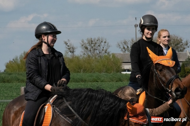Zdjęcie w galerii na portalu naszraciborz.pl: Konna procesja wielkanocna w Zawadzie Książęcej [FOTO] wiadomości z regionu