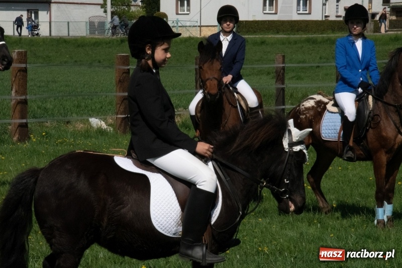 Zdjęcie w galerii na portalu naszraciborz.pl: Konna procesja wielkanocna w Zawadzie Książęcej [FOTO] wiadomości z regionu