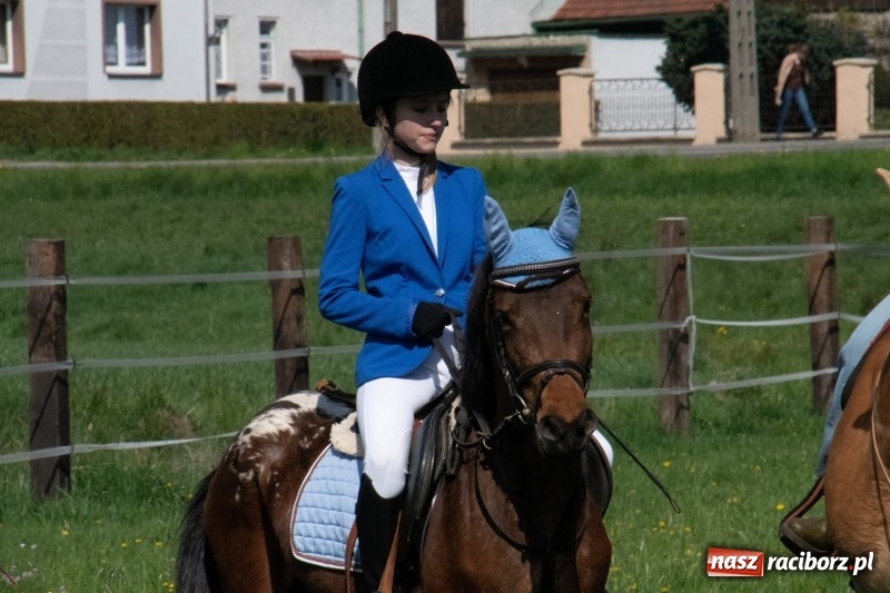 Zdjęcie w galerii na portalu naszraciborz.pl: Konna procesja wielkanocna w Zawadzie Książęcej [FOTO] wiadomości z regionu