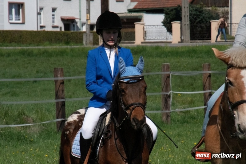 Zdjęcie w galerii na portalu naszraciborz.pl: Konna procesja wielkanocna w Zawadzie Książęcej [FOTO] wiadomości z regionu
