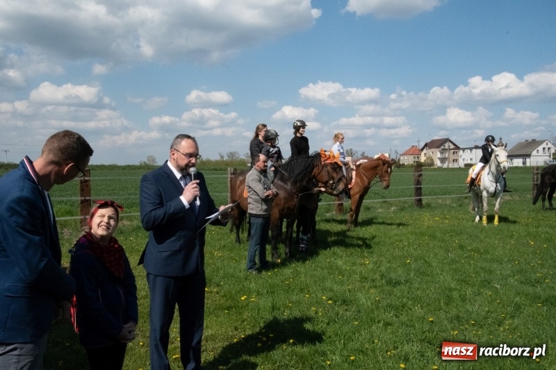 Zdjęcie w galerii na portalu naszraciborz.pl: Konna procesja wielkanocna w Zawadzie Książęcej [FOTO] wiadomości z regionu
