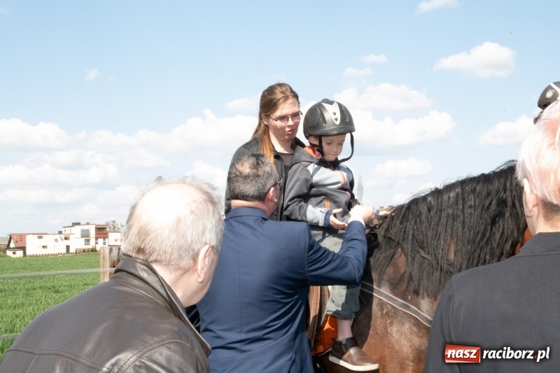 Zdjęcie w galerii na portalu naszraciborz.pl: Konna procesja wielkanocna w Zawadzie Książęcej [FOTO] wiadomości z regionu