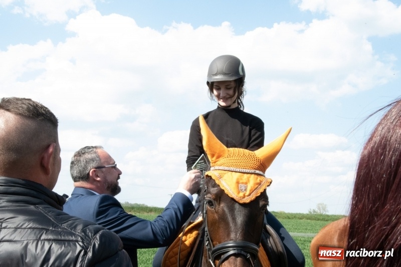 Zdjęcie w galerii na portalu naszraciborz.pl: Konna procesja wielkanocna w Zawadzie Książęcej [FOTO] wiadomości z regionu