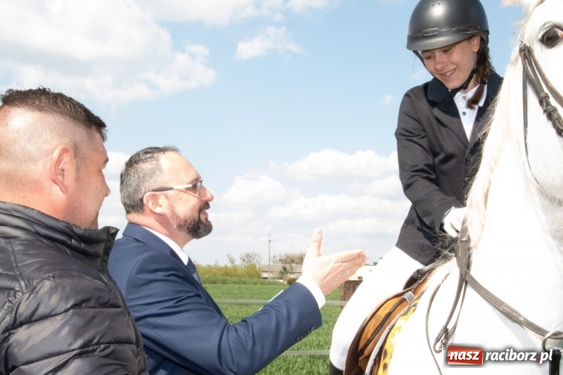 Zdjęcie w galerii na portalu naszraciborz.pl: Konna procesja wielkanocna w Zawadzie Książęcej [FOTO] wiadomości z regionu
