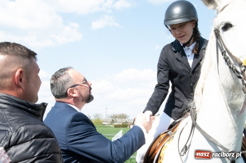 Zdjęcie w galerii na portalu naszraciborz.pl: Konna procesja wielkanocna w Zawadzie Książęcej [FOTO] wiadomości z regionu