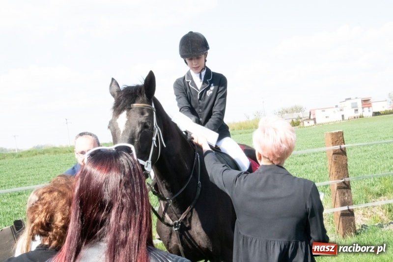 Zdjęcie w galerii na portalu naszraciborz.pl: Konna procesja wielkanocna w Zawadzie Książęcej [FOTO] wiadomości z regionu