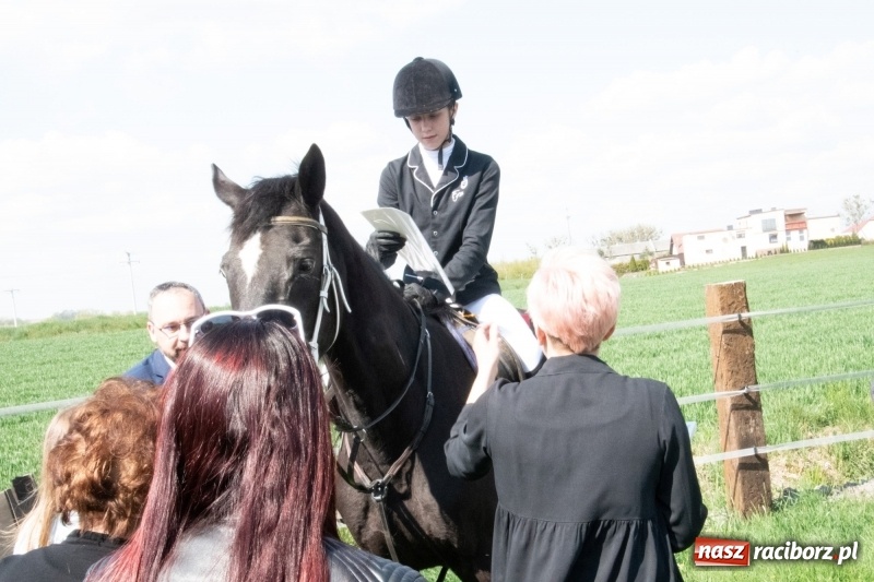 Zdjęcie w galerii na portalu naszraciborz.pl: Konna procesja wielkanocna w Zawadzie Książęcej [FOTO] wiadomości z regionu