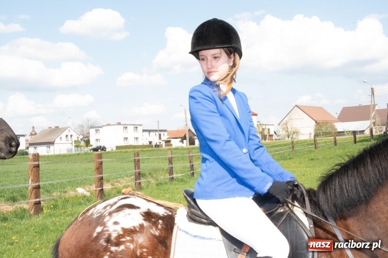 Zdjęcie w galerii na portalu naszraciborz.pl: Konna procesja wielkanocna w Zawadzie Książęcej [FOTO] wiadomości z regionu