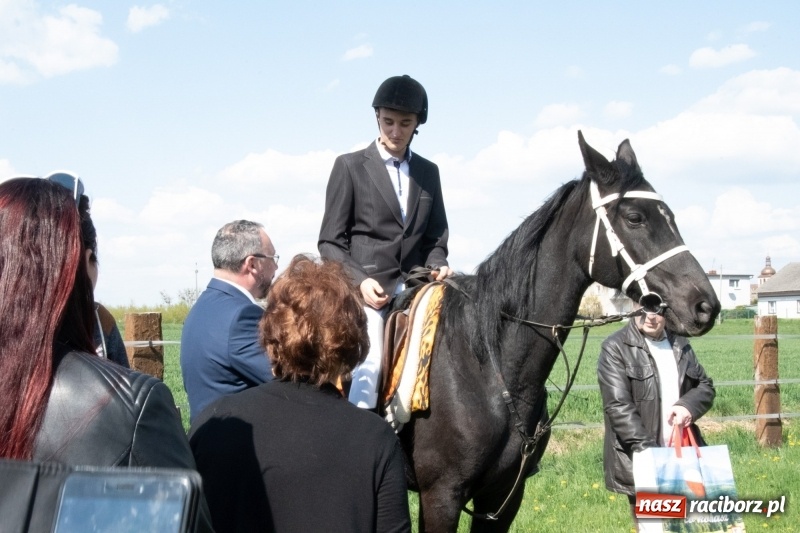Zdjęcie w galerii na portalu naszraciborz.pl: Konna procesja wielkanocna w Zawadzie Książęcej [FOTO] wiadomości z regionu