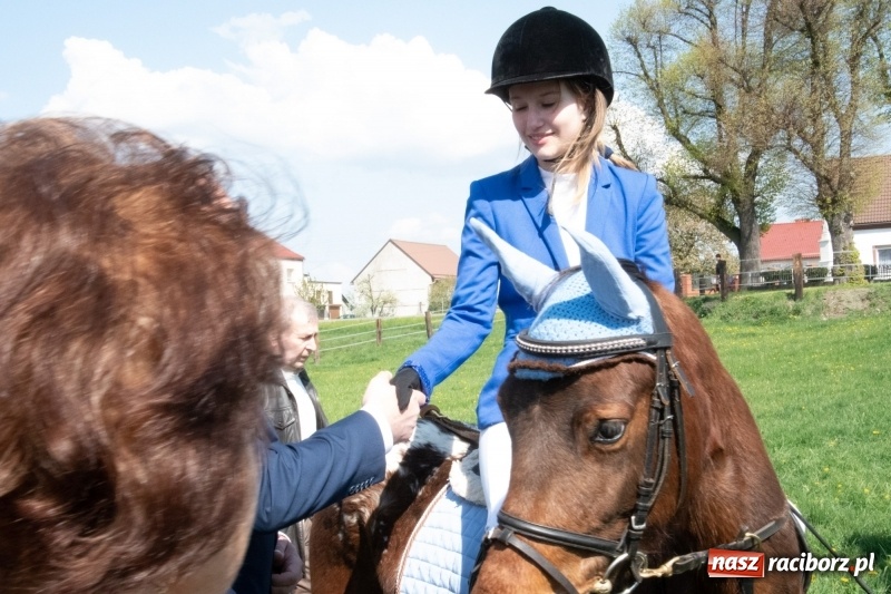 Zdjęcie w galerii na portalu naszraciborz.pl: Konna procesja wielkanocna w Zawadzie Książęcej [FOTO] wiadomości z regionu