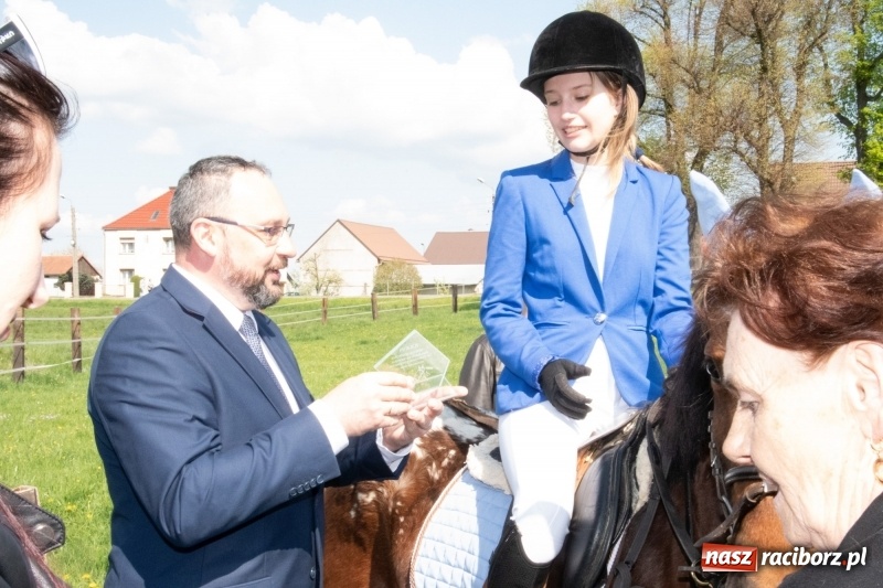 Zdjęcie w galerii na portalu naszraciborz.pl: Konna procesja wielkanocna w Zawadzie Książęcej [FOTO] wiadomości z regionu