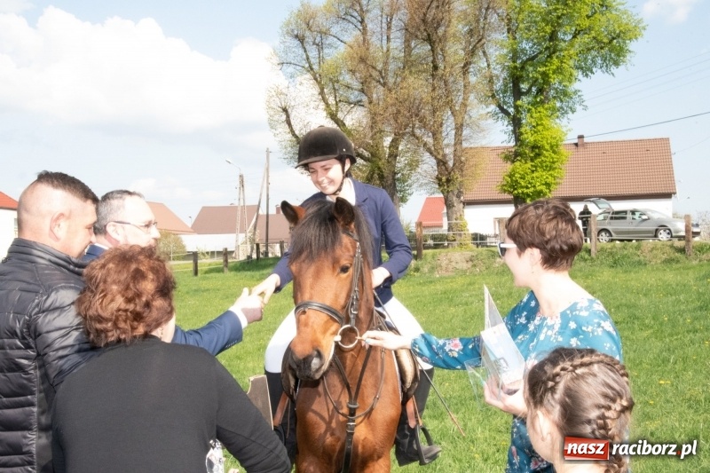 Zdjęcie w galerii na portalu naszraciborz.pl: Konna procesja wielkanocna w Zawadzie Książęcej [FOTO] wiadomości z regionu