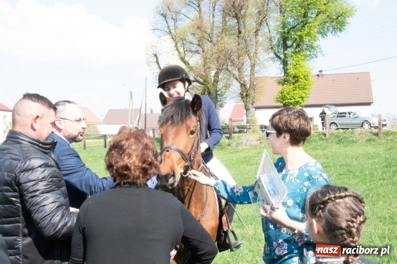 Zdjęcie w galerii na portalu naszraciborz.pl: Konna procesja wielkanocna w Zawadzie Książęcej [FOTO] wiadomości z regionu