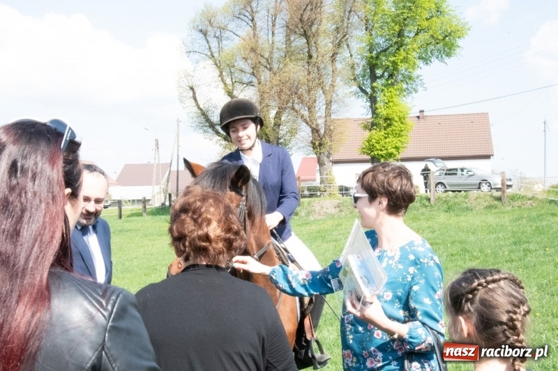 Zdjęcie w galerii na portalu naszraciborz.pl: Konna procesja wielkanocna w Zawadzie Książęcej [FOTO] wiadomości z regionu