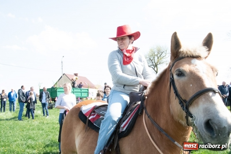 Zdjęcie w galerii na portalu naszraciborz.pl: Konna procesja wielkanocna w Zawadzie Książęcej [FOTO] wiadomości z regionu
