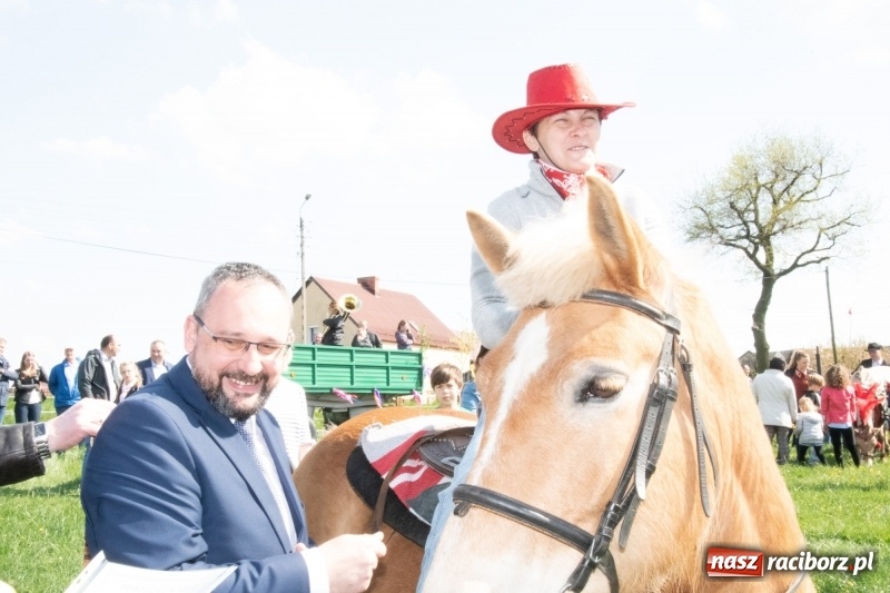 Zdjęcie w galerii na portalu naszraciborz.pl: Konna procesja wielkanocna w Zawadzie Książęcej [FOTO] wiadomości z regionu