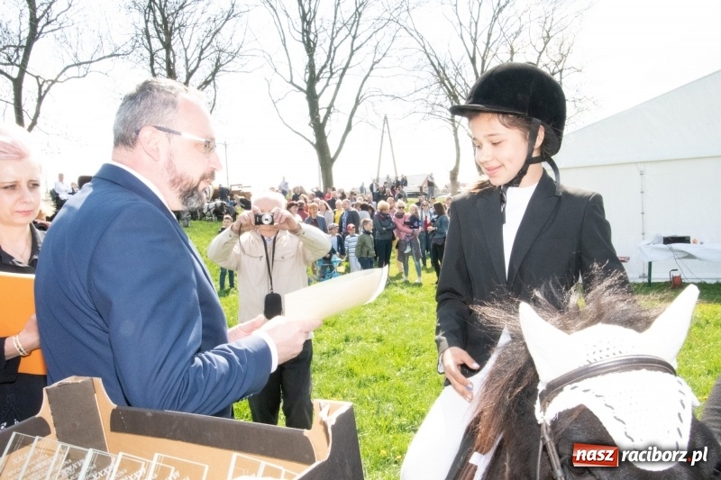 Zdjęcie w galerii na portalu naszraciborz.pl: Konna procesja wielkanocna w Zawadzie Książęcej [FOTO] wiadomości z regionu