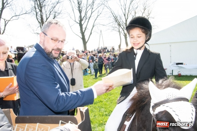 Zdjęcie w galerii na portalu naszraciborz.pl: Konna procesja wielkanocna w Zawadzie Książęcej [FOTO] wiadomości z regionu