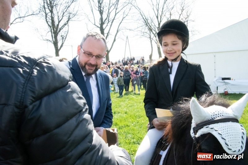 Zdjęcie w galerii na portalu naszraciborz.pl: Konna procesja wielkanocna w Zawadzie Książęcej [FOTO] wiadomości z regionu